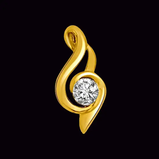Harmony in Gold: The Note of Sound Diamond Pendant
